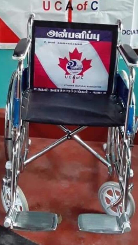 உதயணன் கலாநிதி தம்பதியினர் ஒருவருக்கு Wheelchair வழங்கினார்கள்