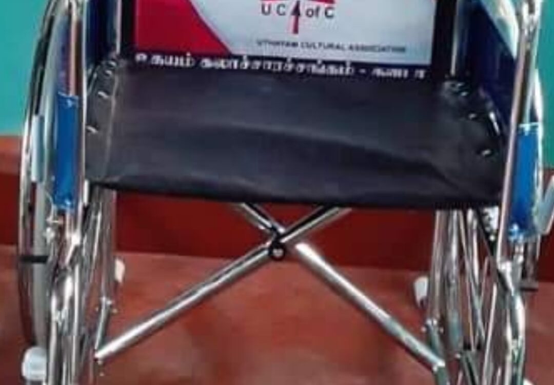 உதயணன் கலாநிதி தம்பதியினர் ஒருவருக்கு Wheelchair வழங்கினார்கள்